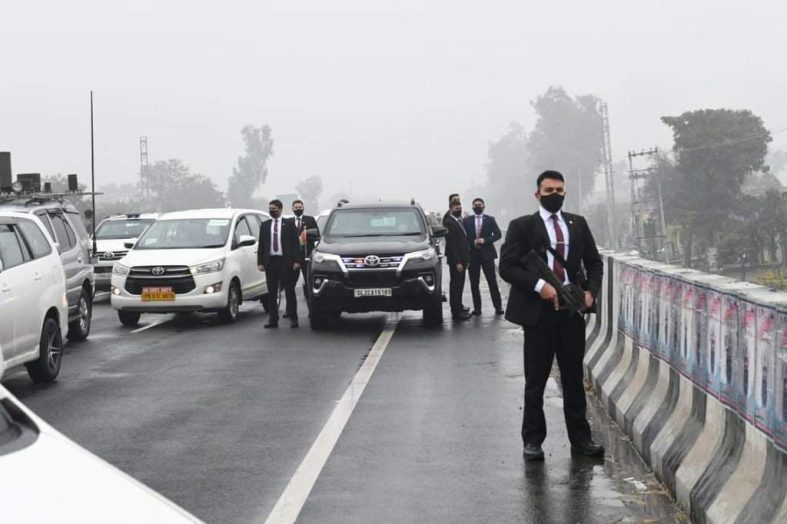 प्रधानमन्त्री नरेंद्र मोदी के काफिले में हुई चूक को लेकर पंजाब पुलिस की कार्यप्रणाली पर सवालिया निशान उठाते हुए भाजपा ने उठाये सवाल।