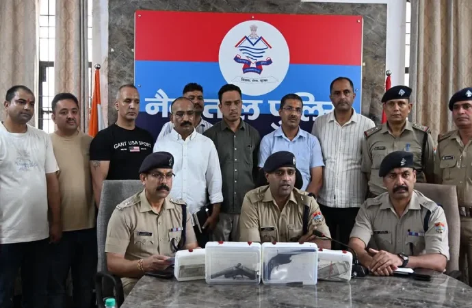 हल्द्वानी। गोरापड़ाव डकैती कांड: पुलिस ने दो और आरोपियों को दबोचा, तमंचे-कारतूस समेत 1.40 लाख की नकदी बरामद
