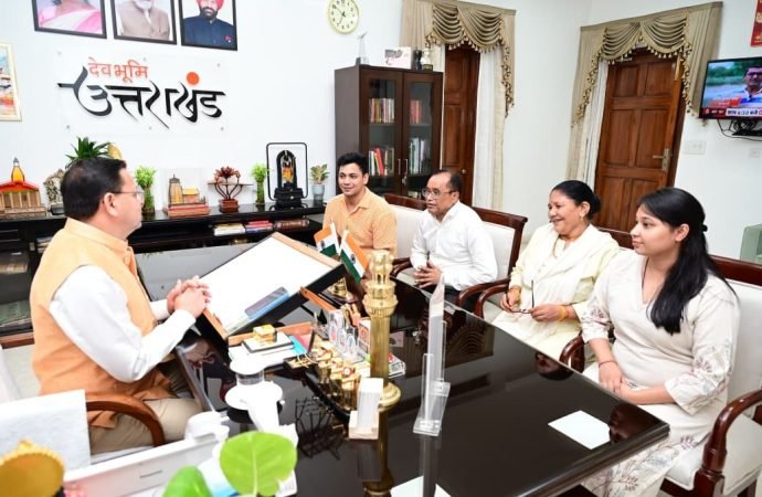 मुख्यमंत्री धामी से मिले शेफ केशव नेगी, सहयोग के लिए जताया आभार