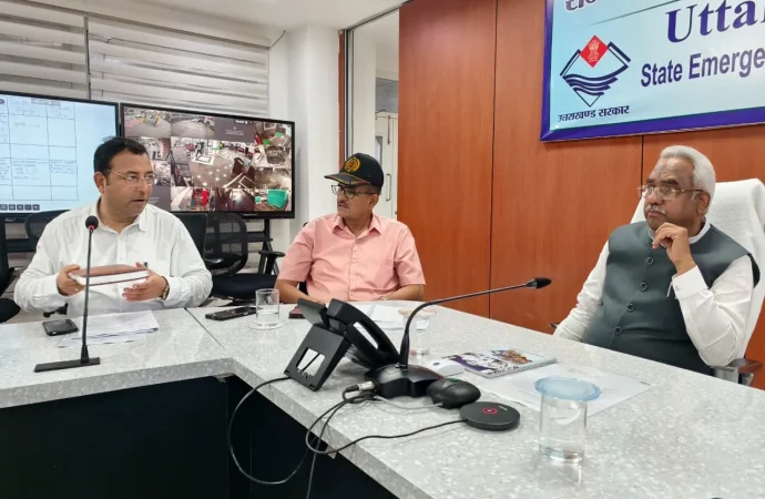 पीपलकोटी टनल हादसे पर एक्शन में सरकार, मदन कौशिक ने SEOC पहुंचकर की राहत-बचाव की समीक्षा