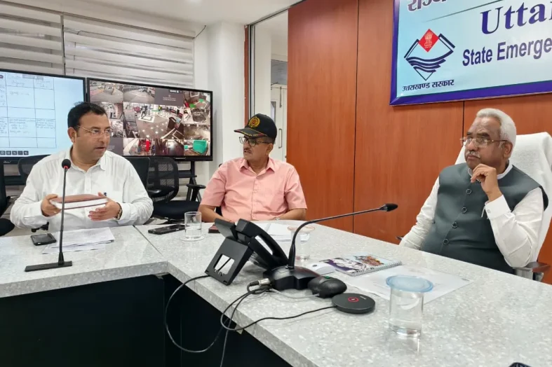 पीपलकोटी टनल हादसे पर एक्शन में सरकार, मदन कौशिक ने SEOC पहुंचकर की राहत-बचाव की समीक्षा