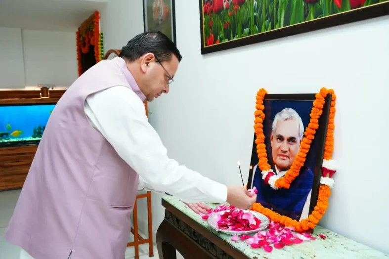 अटल बिहारी वाजपेयी की पुण्यतिथि पर मुख्यमंत्री धामी ने दी श्रद्धांजलि