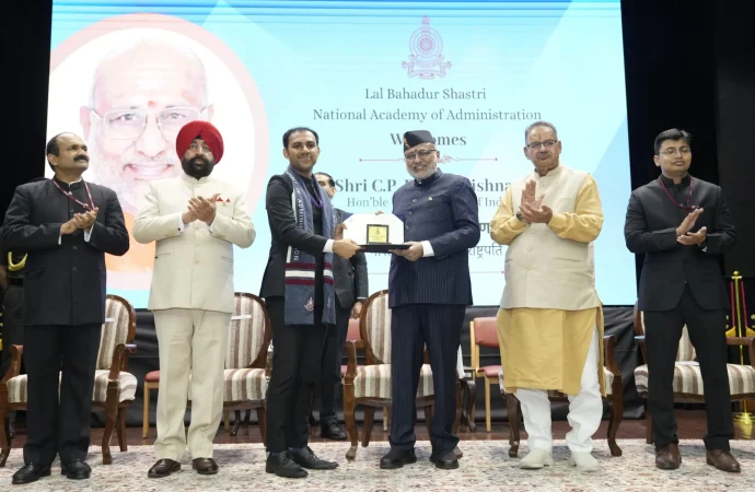 उपराष्ट्रपति ने LBSNAA, मसूरी में 2024 बैच के आईएएस प्रशिक्षु अधिकारियों को संबोधित किया