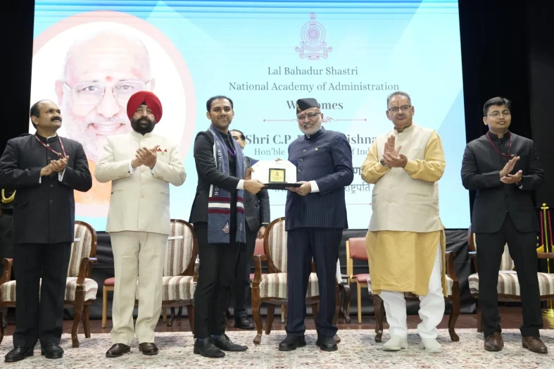 उपराष्ट्रपति ने LBSNAA, मसूरी में 2024 बैच के आईएएस प्रशिक्षु अधिकारियों को संबोधित किया
