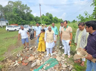 बाढ़ प्रभावित क्षेत्रों का मंत्री और विधायक ने किया स्थलीय निरीक्षण, अधिकारियों को त्वरित कार्रवाई के निर्देश