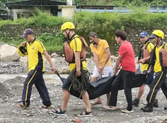सहस्त्रधारा में स्नान के दौरान डूबे व्यक्ति का शव 2 किमी दूर बरामद, SDRF ने चलाया सर्च अभियान