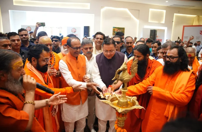 हरिद्वार में संत समागम में एक राष्ट्र-एक चुनाव पर संवाद में केंद्रीय मंत्री शिवराज सिंह चौहान और मुख्यमंत्री पुष्कर सिंह धामी ने की सहभागिता