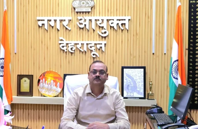 नगर आयुक्त ने विशेष सफाई अभियान और सड़क मरम्मत के दिए निर्देश