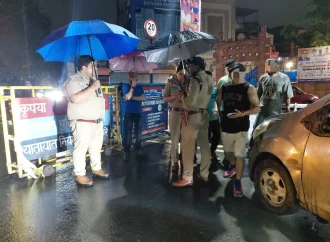 ऑपरेशन नाइट स्ट्राइक: भारी बारिश के बीच दून पुलिस का बड़ा चेकिंग अभियान, 700 से अधिक लोगों से पूछताछ