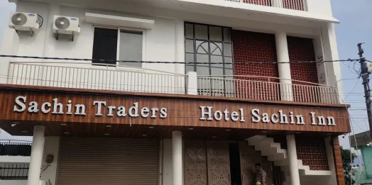 ऋषिकेश-डोईवाला में तीन भवन सील, स्वीकृत नक्शे से विचलन और बिना अनुमति निर्माण पर कार्रवाई