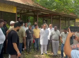 सरकार के विकास मॉडल पर सवाल: जीवितों के लिए सड़क नहीं, मृतकों के लिए मोक्ष धाम तक रास्ता नहीं — आर्येंद्र शर्मा