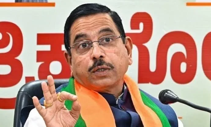 उत्तराखंड के पूर्ण साक्षर राज्य बनने पर केंद्रीय शिक्षा मंत्री ने मुख्यमंत्री धामी को दी बधाई